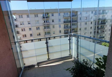 Zabudowa balkonu - plusy i minusy, zwiększ komfort swojego mieszkania!